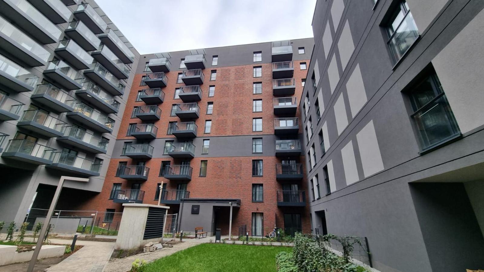 New #Madalinskiego57 - City Center, New Bulding, 2 Bedrooms, 2X Double Beds And A Fold-Out Sofa, Separate Kitchen, Air Conditioning, Balcony, Underground Parking, Self Check In 24H, Internet, Netflix, Coffee Machine, Washing Machine,1 Km To The Railw Вроцлав Екстер'єр фото